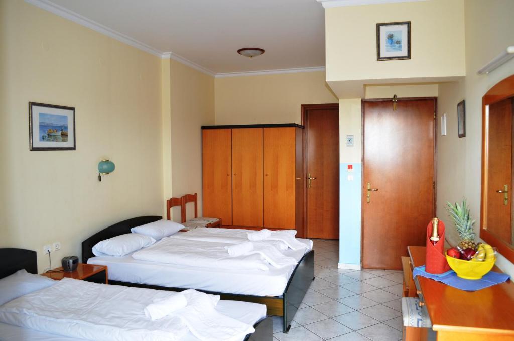 Hotel Europe Inn Paralía Kültér fotó